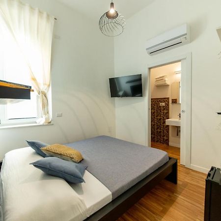 Lele'S Rooms Cagliari Buitenkant foto