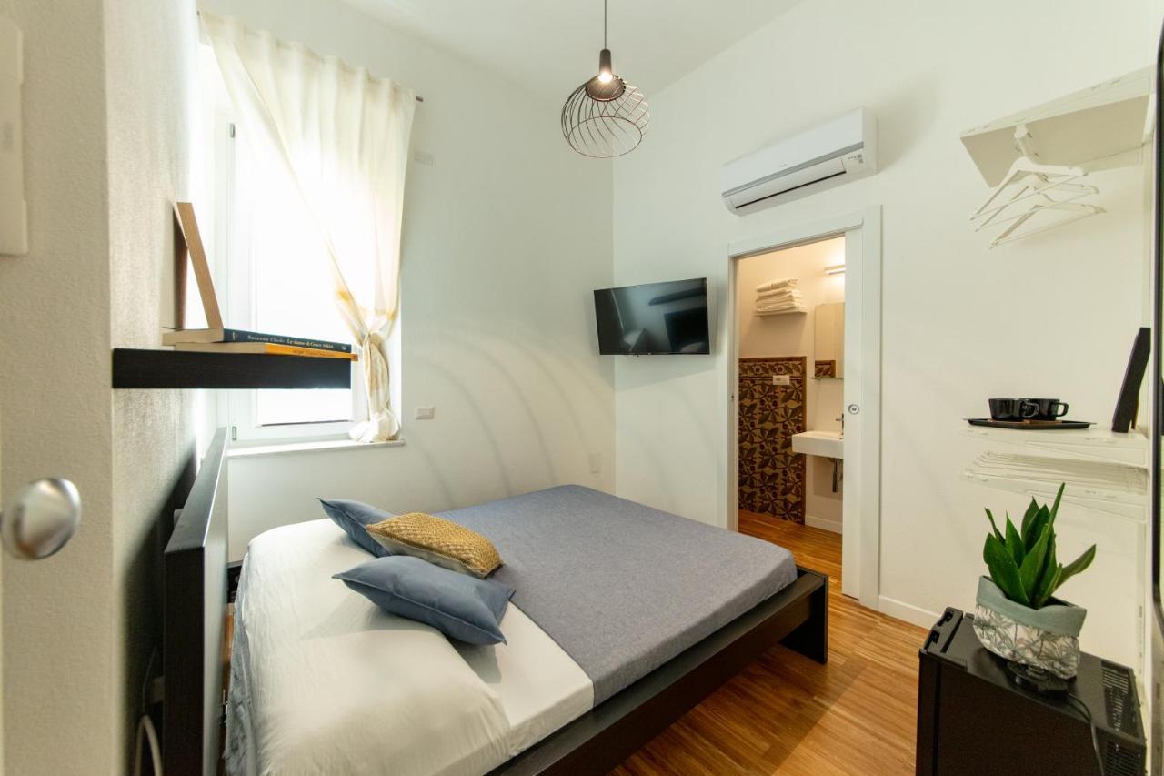 Lele'S Rooms Cagliari Buitenkant foto